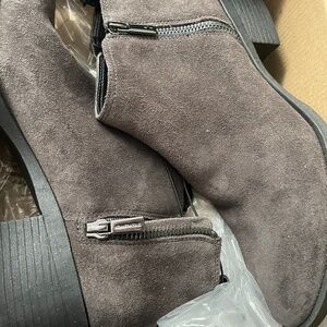NEW Kenneth Cole Women’s ‎ Booties Gray Size 8